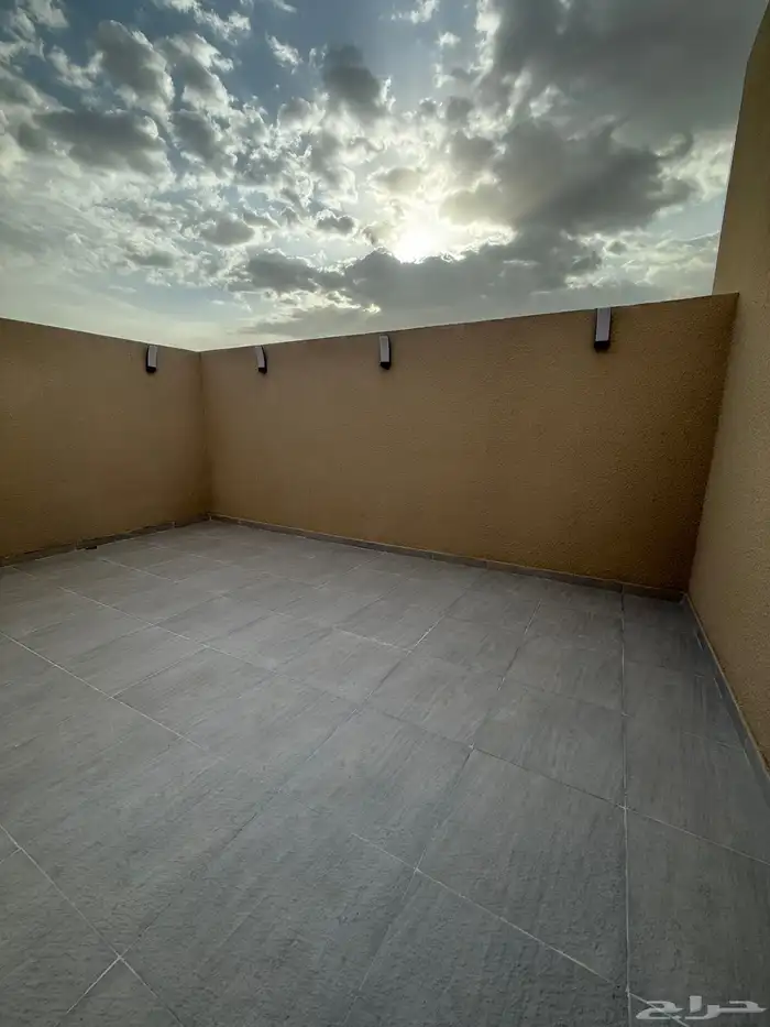 للبيع روف بملحق علوي حي النسيم خميس مشيط 750الف 27