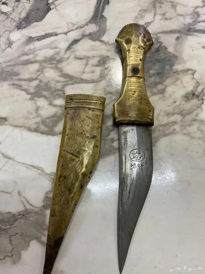 سكين قديمة وعليها ختم 1