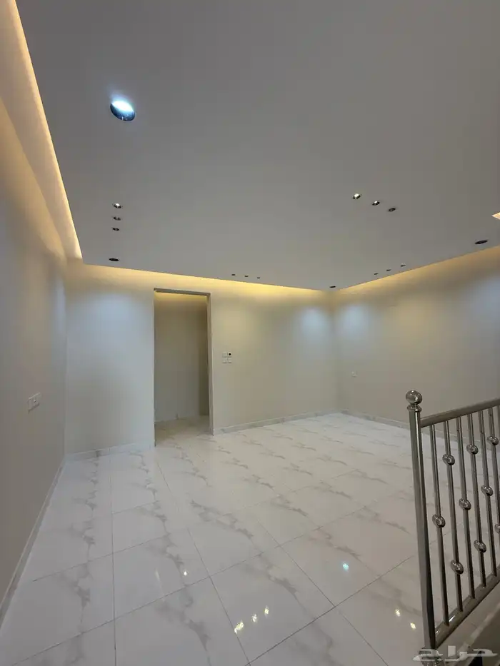 للبيع روفات علويه بدرج داخلي وخارجى شمال الخميس طريق 80 39