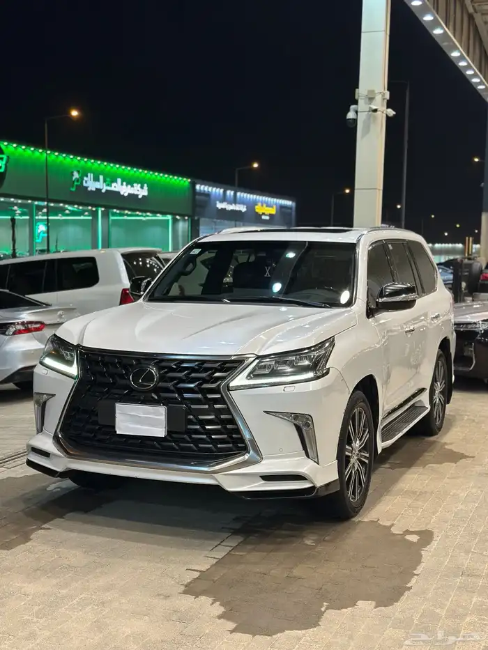لكزس LX570 موديل 2021 1
