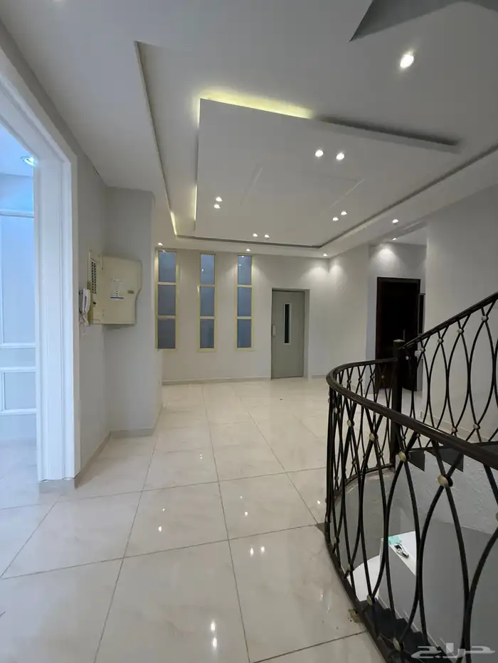 للبيع فيلا دورين وملحق بمشب ومسبح شمال خميس مشيط 850الف 17