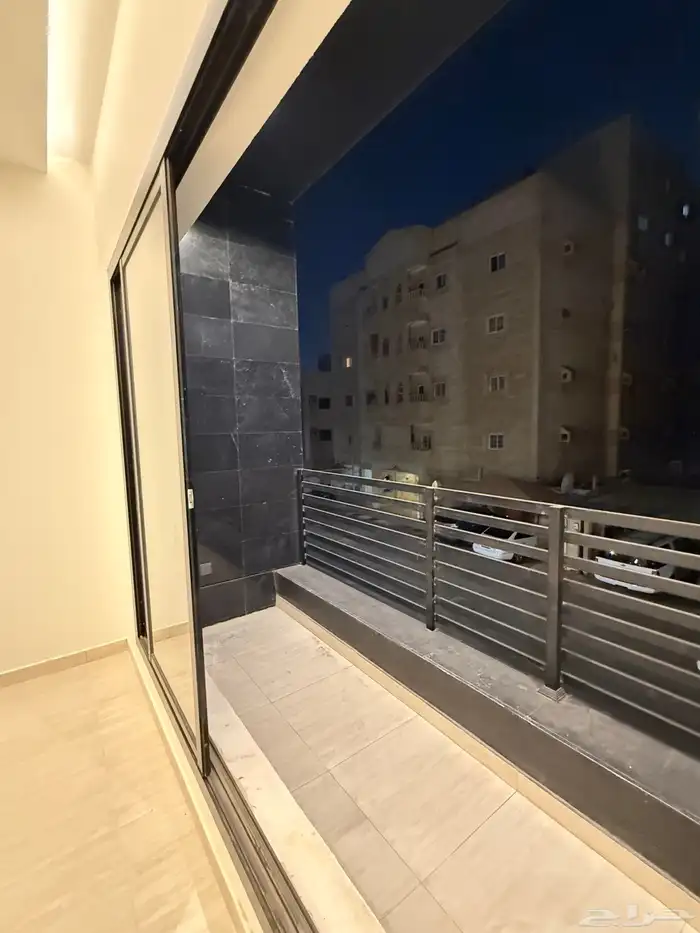 شقة فاخرة للبيع حي الفيصلية 11