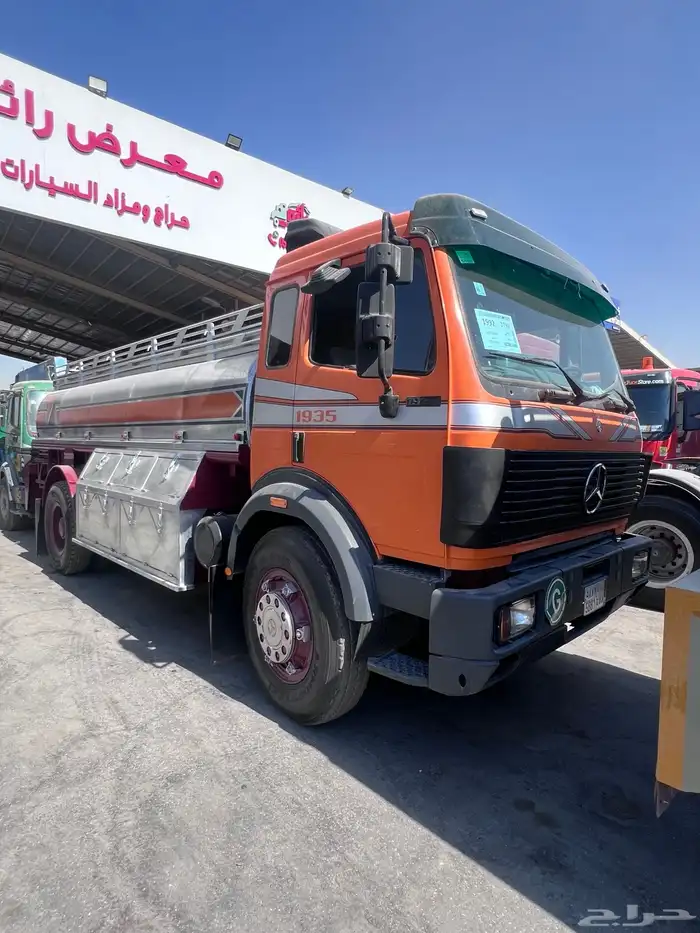 حراج معرض رائد للسيارات والشاحنات كل يوم جمعة 11