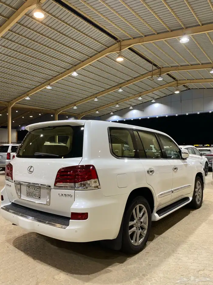 للبيع لكزس LX570 دي دي 2014 عبداللطيف عداد 86 الف 7