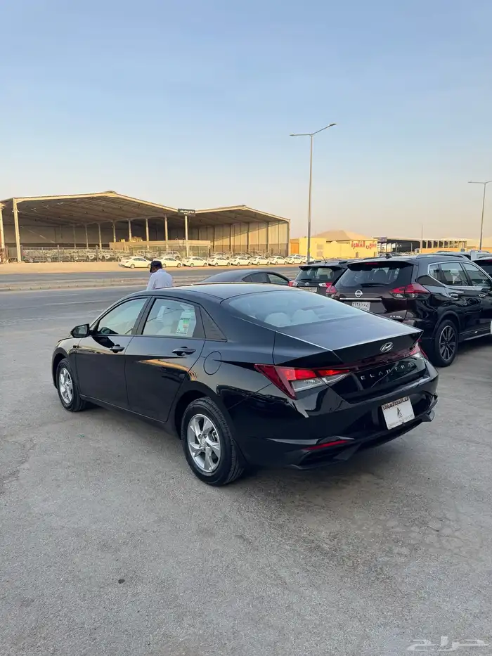 للبيع هيونداي النترا 2023-ستاندر - مكينه 1600-ممشى قليل جدا 4