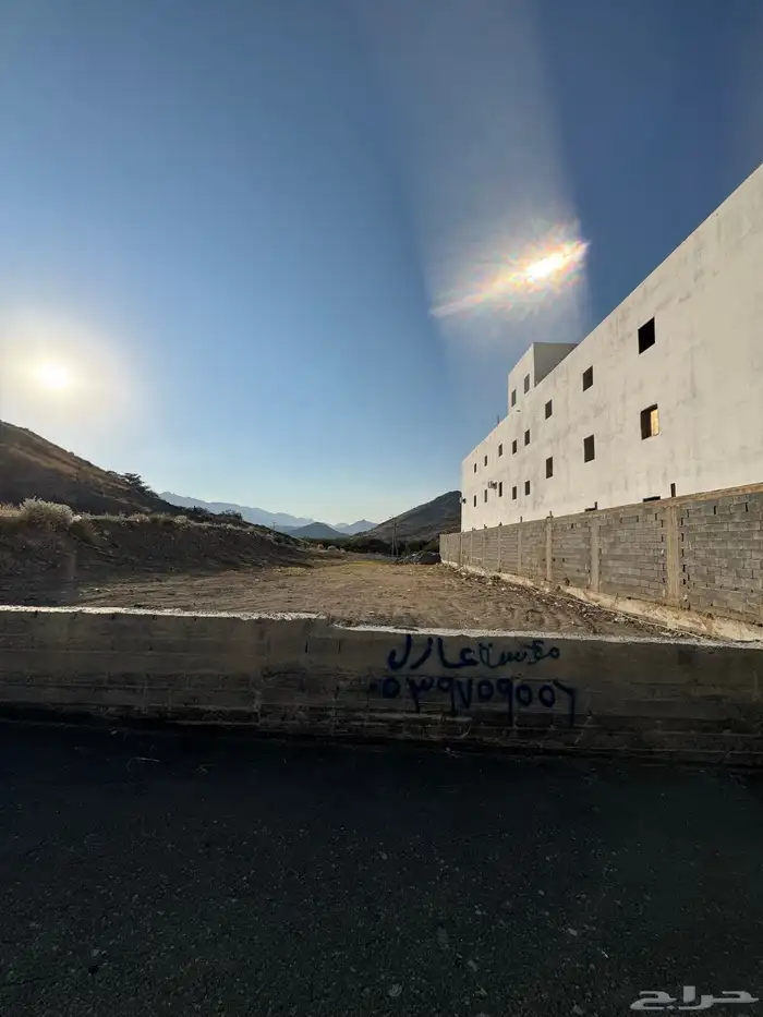 أرض روعه في الوسام على ثلاث واجهات 2