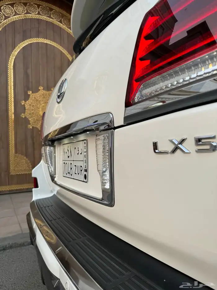 للبيع جيب لكزس LX 570 S 2014 شبه الجديد 32