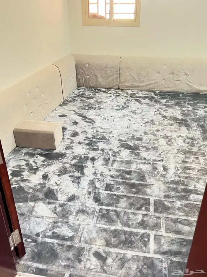 غرفة نوم و2 فرشات ب المساند والمتاكي شبه جديده استخدام شهر 7