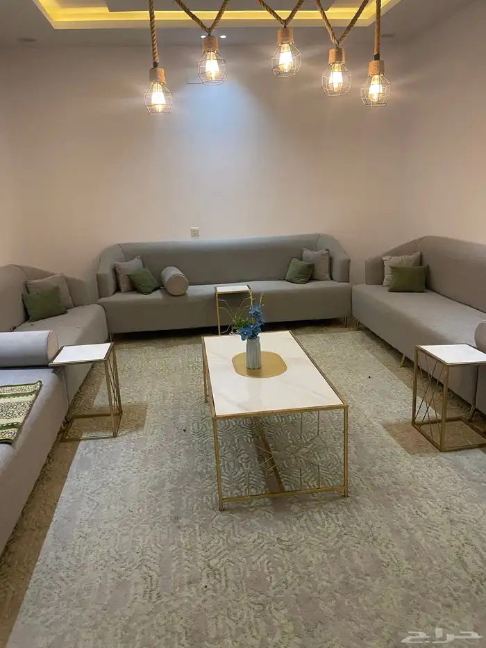 كنب 4 في 5 مع الموكيت والطاولة 0