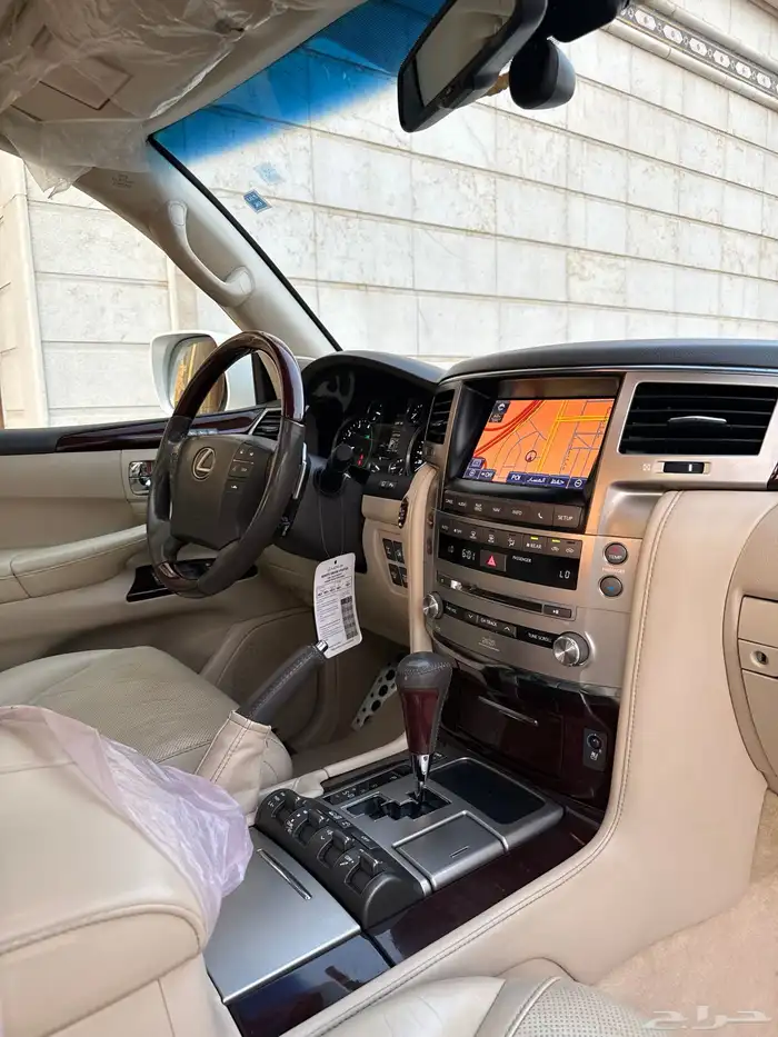 للبيع جيب لكزس LX 570 S 2014 شبه الجديد 73