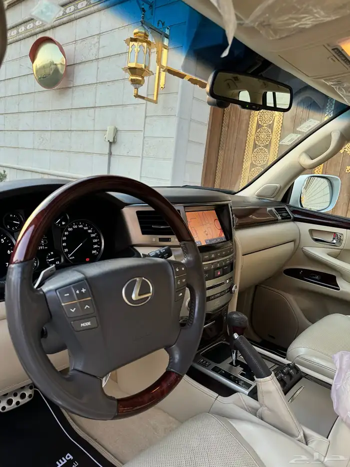 للبيع جيب لكزس LX 570 S 2014 شبه الجديد 42