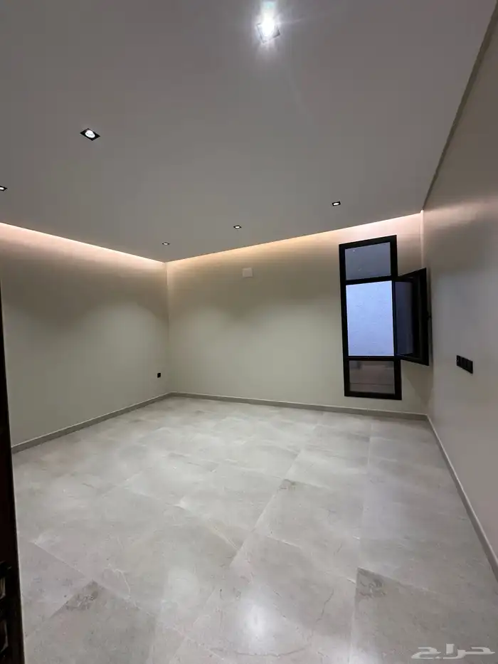 للبيع فيلا مودرن ممتازه قريبه من ممشى الراقى بالخميس 16