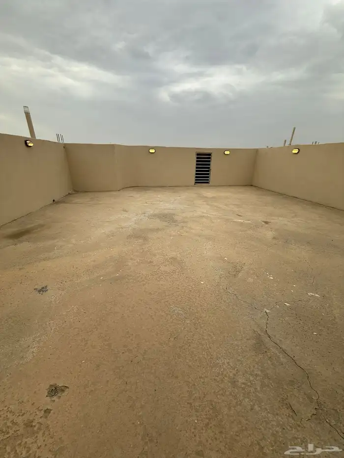 للبيع فيلا دورين وملحق بمشب ومسبح شمال خميس مشيط 850الف 28