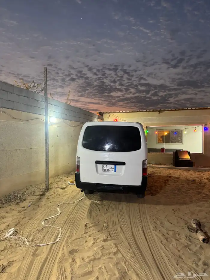 باص نيسان اورفان 0