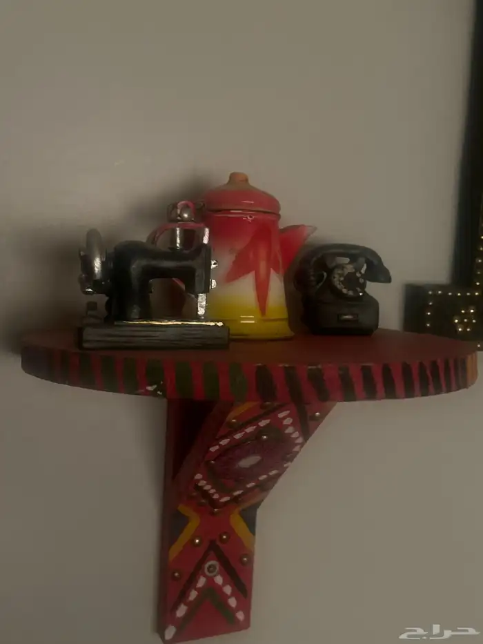 رف خشب جميل مافيه اي خدش 1