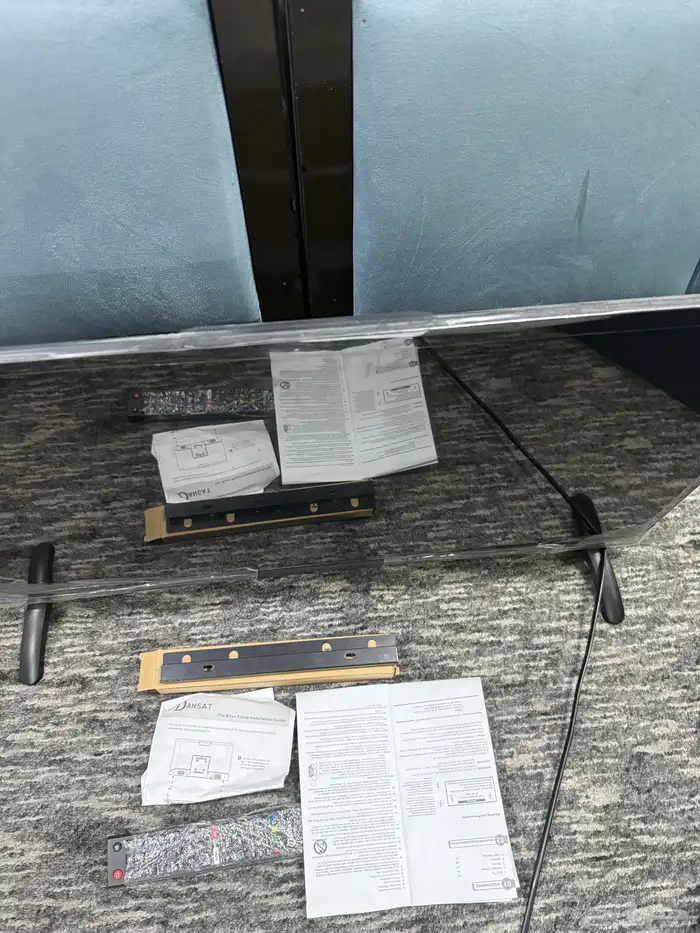 شاشة استعمال شهرين بوصة 32 مع أغراضها كلها والسعر 300 0