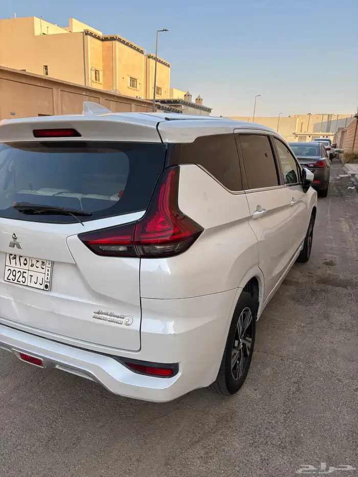 ميتسوبيشي اكسباندر للبيع 4