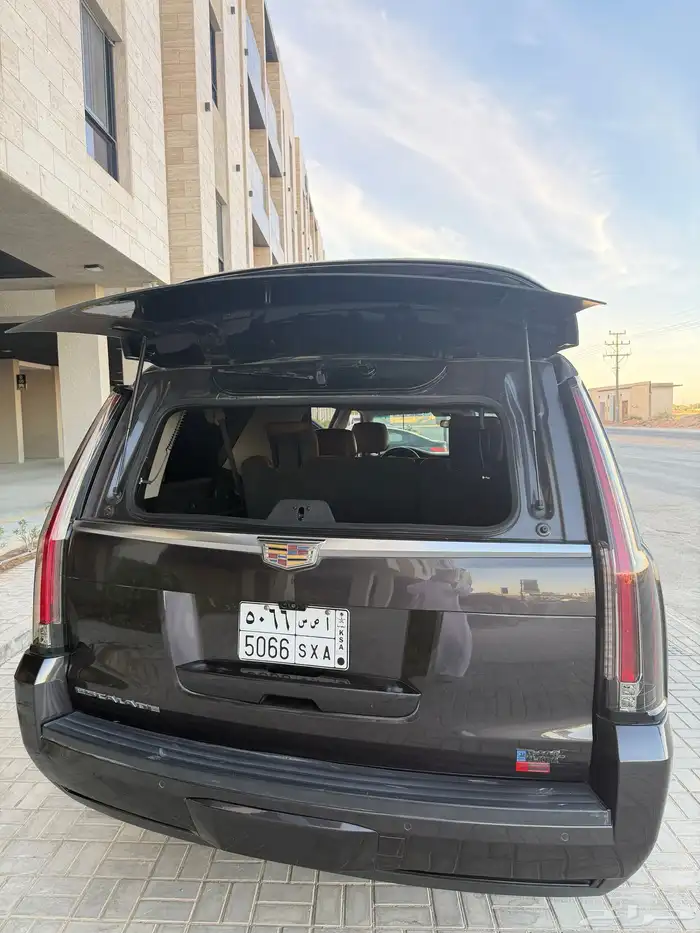 كاديلاك اسكاليد 2018 طويل 14