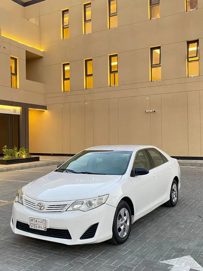 تويوتا كامري 2015 عداد قليل نظيف جدا 2