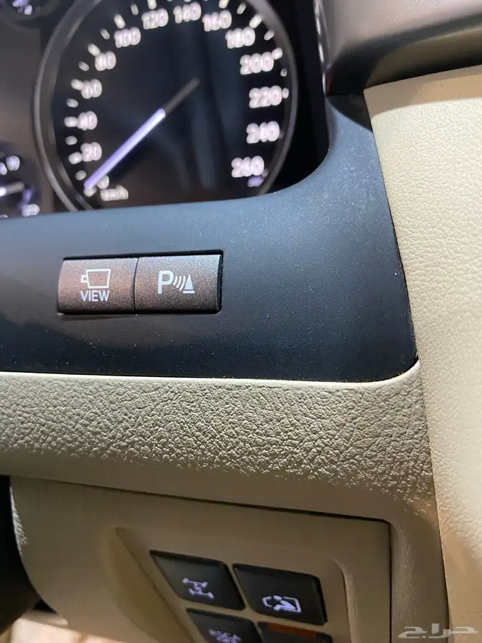 للبيع لكزس LX570 دي دي 2014 عبداللطيف عداد 86 الف 25