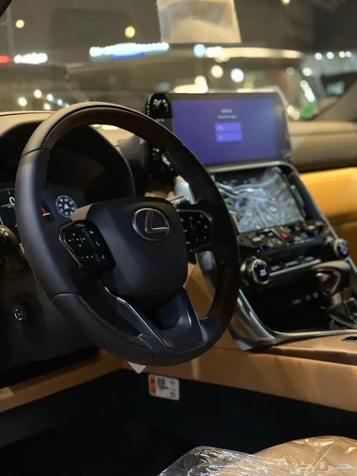 لكزس LX بي بي الساير 2025 متوفر ابيض ورمادي واسود 12