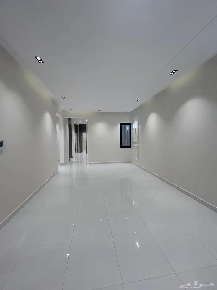 للبيع شقق علوية بسطح خاص بموقع مميز بجوار دوار التحليه 10