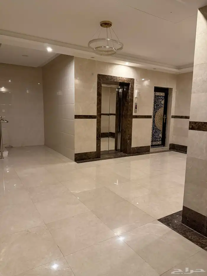 شقة للإيجار 3 غرف وصالة مدخلين حي النزهة جدة 2