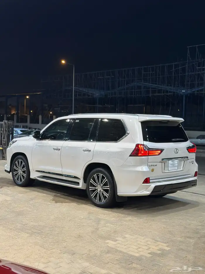لكزس LX570 موديل 2021 4