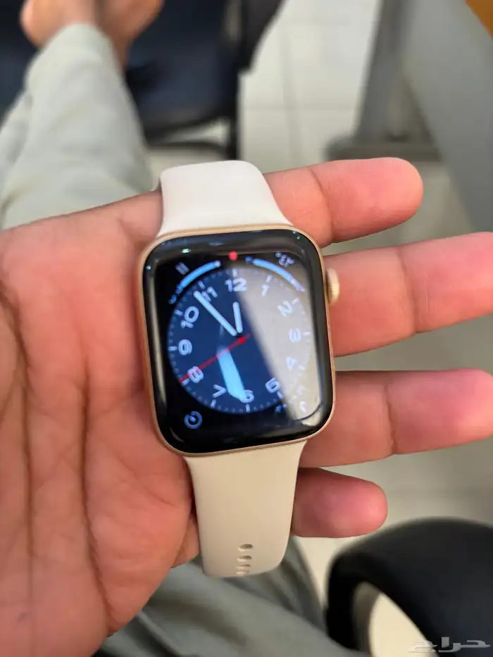 ساعه ابل SE 1