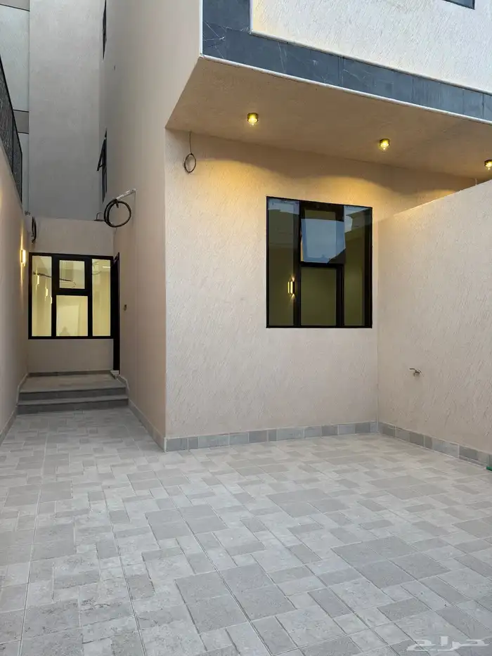 شقة للبيع في حي الدفاع مدخل مستقل 500 الف 1