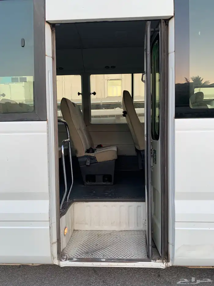 تويوتا باص ركاب كوستر  بنزين 8