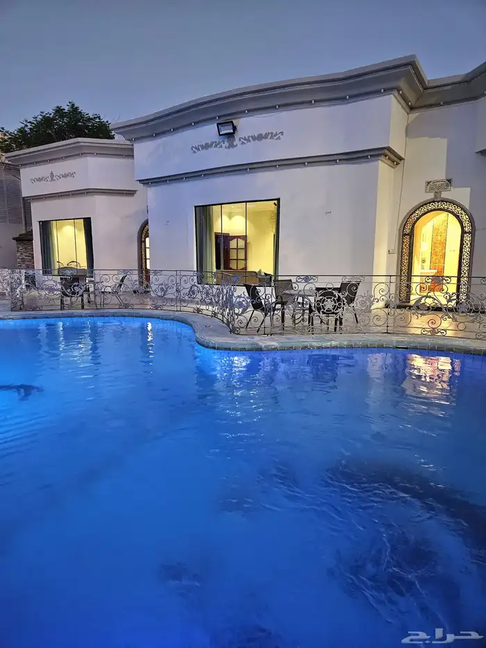 استراحة لاقينا هوم اشجار وزرع ومسبح 0