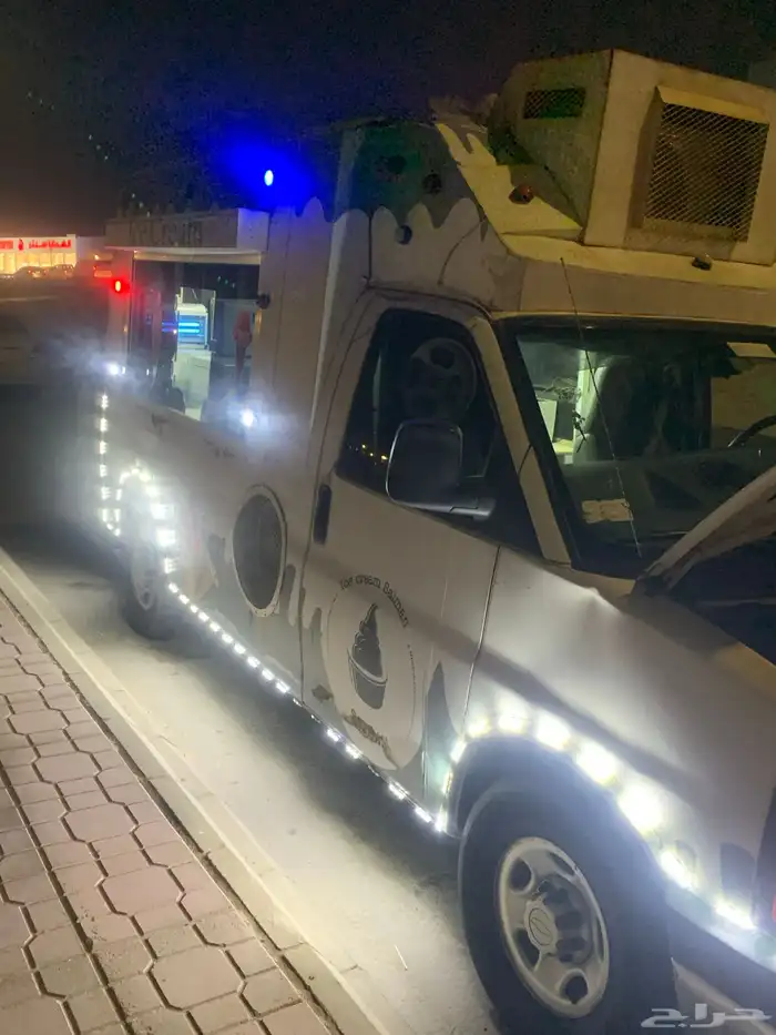 عندي سيارة ايس كريم للبيع. 1