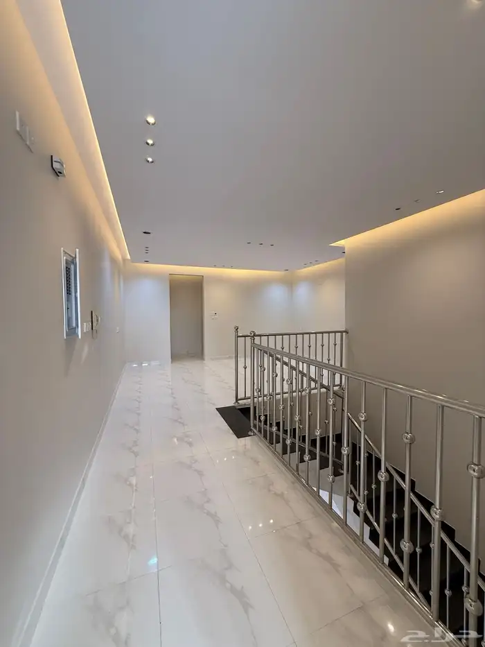 للبيع روفات علويه بدرج داخلي وخارجى شمال الخميس طريق 80 28