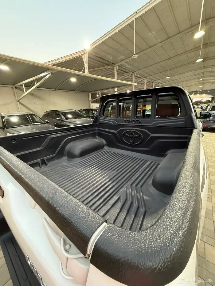 هايلوكس 2023 دبل ديزل فل كامل توماتيك 9