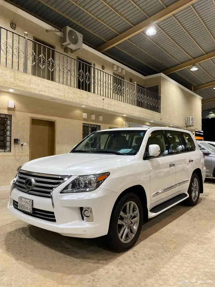 للبيع لكزس LX570 دي دي 2014 عبداللطيف عداد 86 الف 0