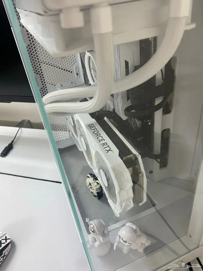 بي سي قيمنق لون ابيض 5