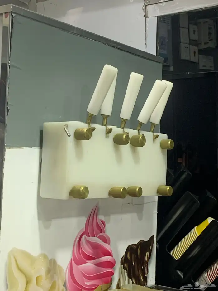 عندي سيارة ايس كريم للبيع. 3