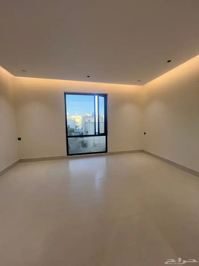 للبيع شقق علوية مع ملحق خاص بالسطح حي الحسام 3