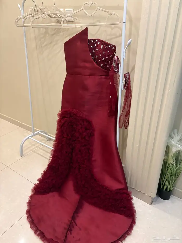 فستان احمر ملكي 0
