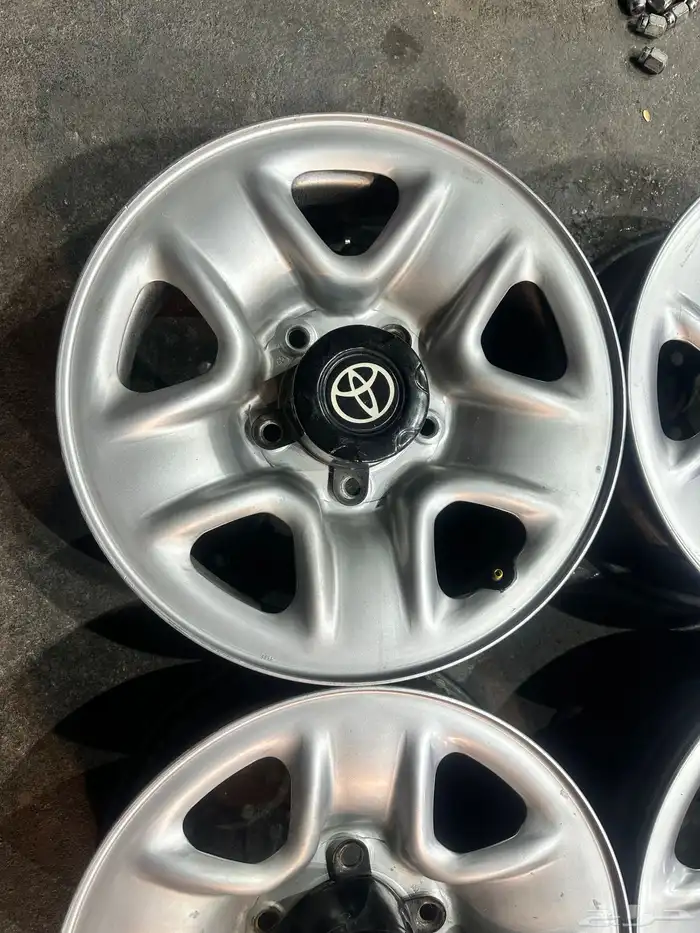 جنوط ديازل لاند كروزر اصلي وكاله  7 انش مع اكواب والصواميل 4