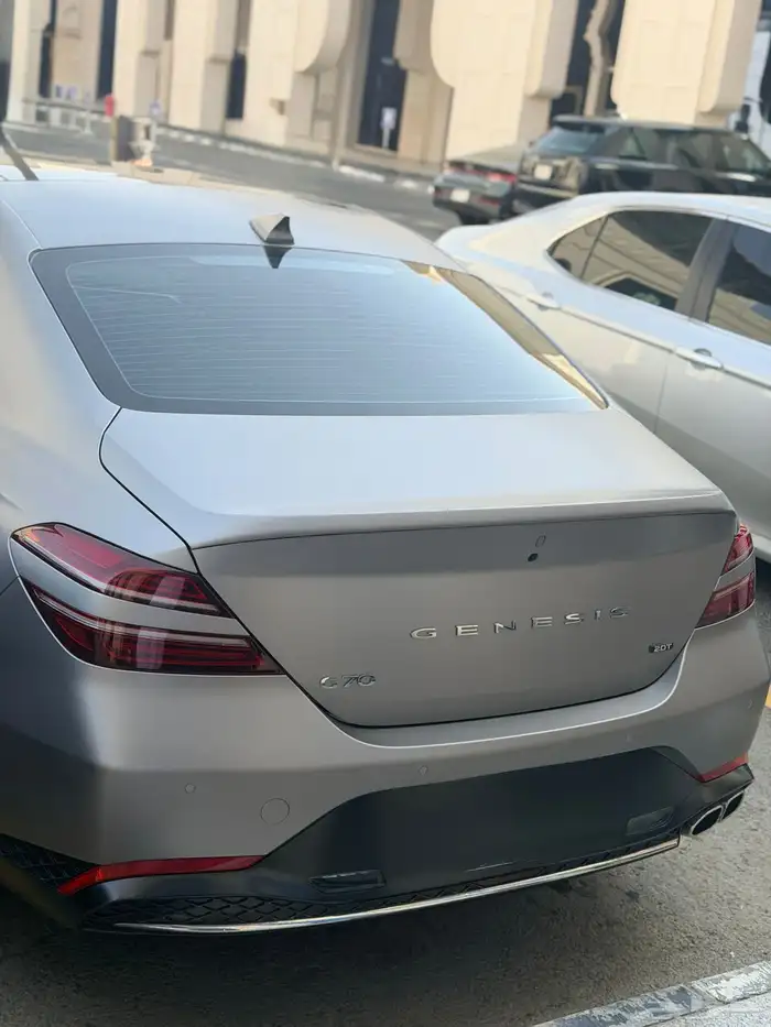 جنسس G70 موديل 2023 مخزنة عدادها 13.000كم فقط 3