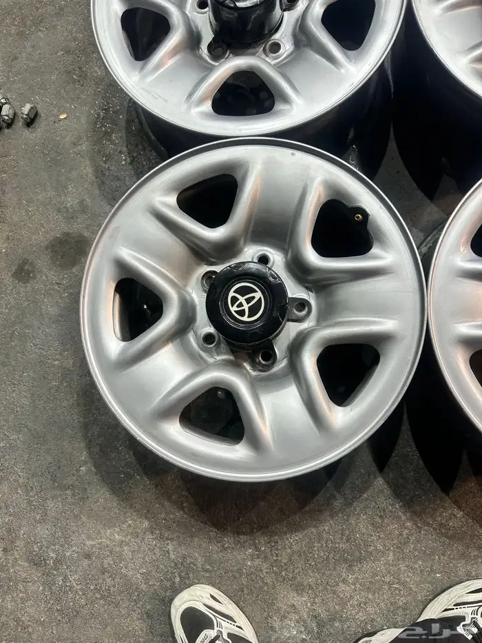 جنوط ديازل لاند كروزر اصلي وكاله  7 انش مع اكواب والصواميل 3