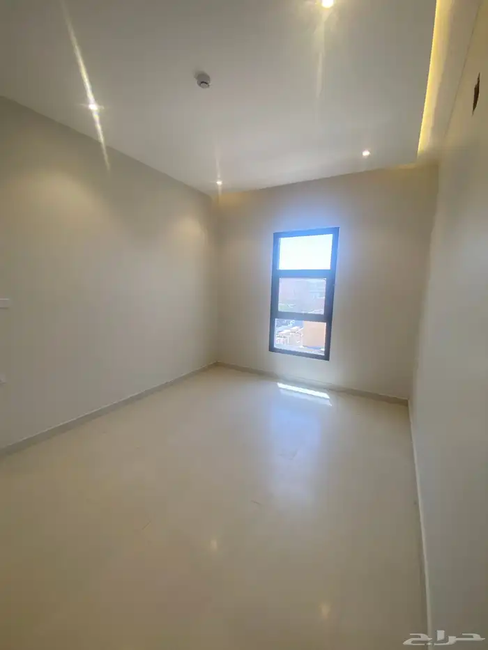 للبيع عماره استثماره بحي الضباط 3