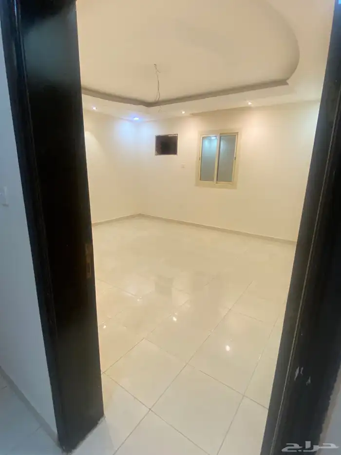 شقه للايجار بحي الصالحيه 8