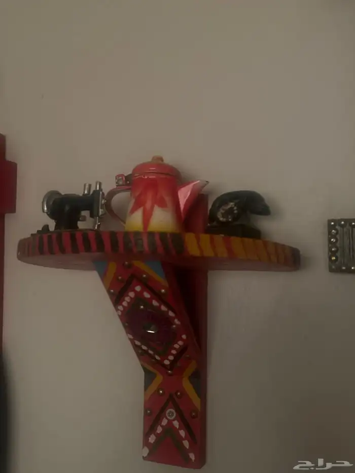 رف خشب جميل مافيه اي خدش 0