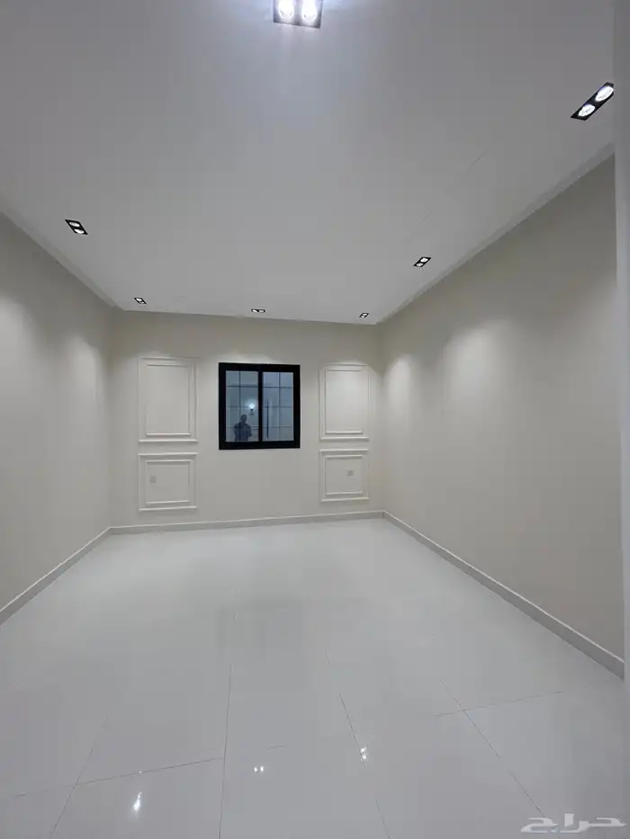 للبيع شقق علوية بسطح خاص بموقع مميز بجوار دوار التحليه 12