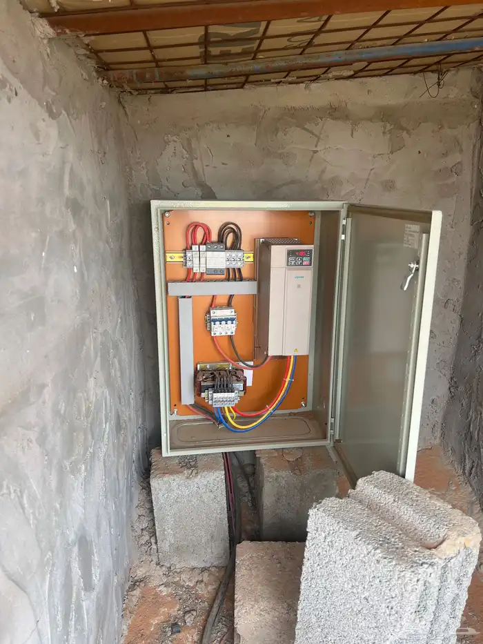 للبيع لوح شمسيه 16 لوح زايد محول 11 كيلو مع الصندوق والمنضو 1