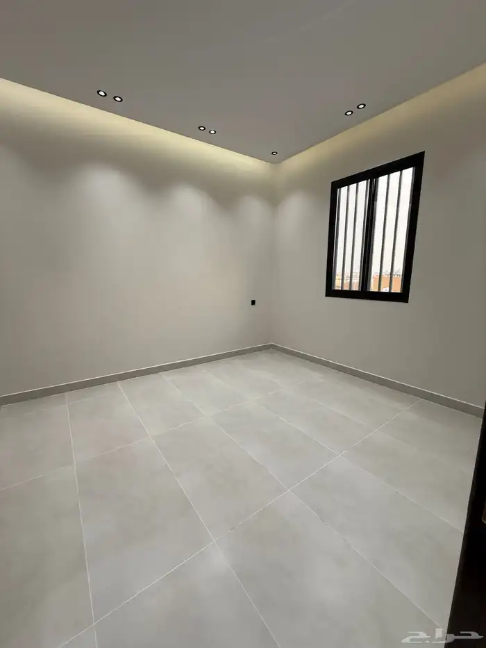 للبيع روف بملحق علوي حي النسيم خميس مشيط 750الف 25