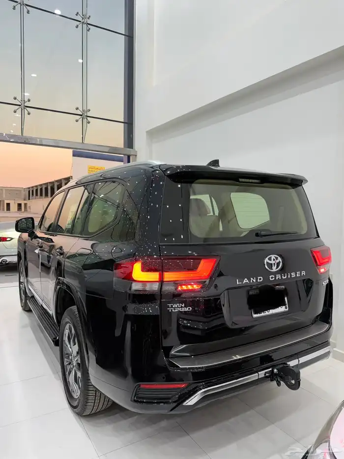 تويوتا لاندكروزر GXR4 2025 سعودي صادر لوحات -17 km 2